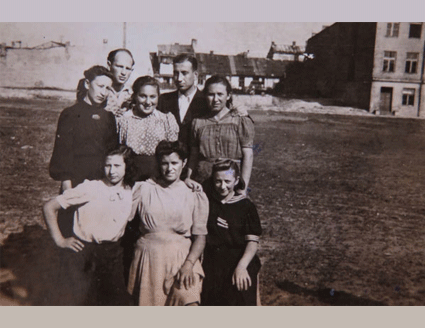 Niusia Borensztajn Nester, center, surrounded by members of the Ichud kibbutz before the Kielce pogrom, 1946. Chilik Weizman, with permission from the family of Niusia Borensztajn Nester